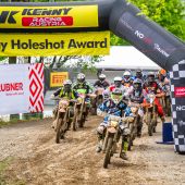 Trotz Schlechtwetterprognosen ging der erste Tag der Enduro Trophy am RB Ring trocken und regenfrei über die Bühne. Die Temperaturen waren kühl, aber optimal zum Enduro fahren.